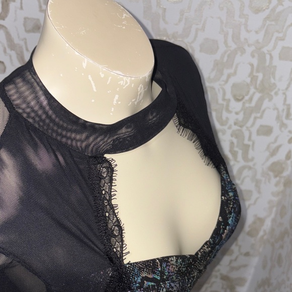 VENUS Black and Blue Snake Print Blouse Sz Small ENC - Picture 7 of 9